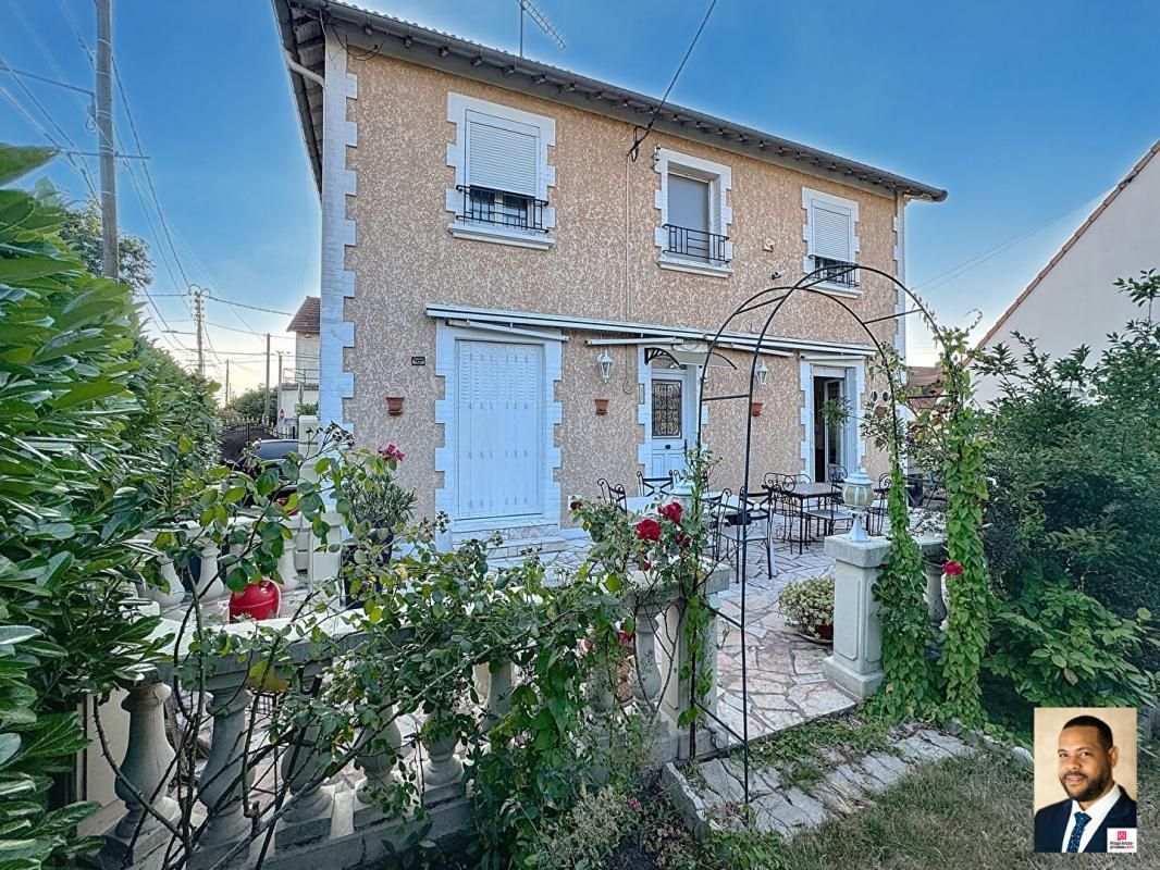ATHIS-MONS Maison familiale rénovée, 5 chambres -7 pièces- 369 m² de terrain 2