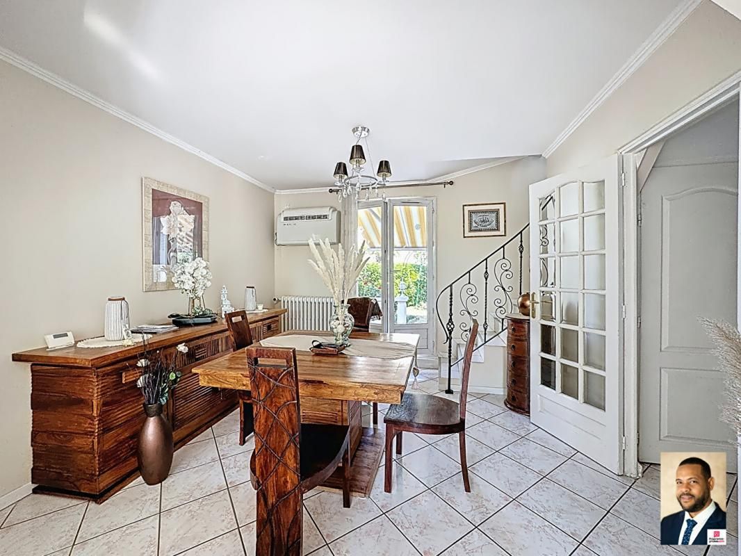 ATHIS-MONS Maison familiale rénovée, 5 chambres -7 pièces- 369 m² de terrain 4