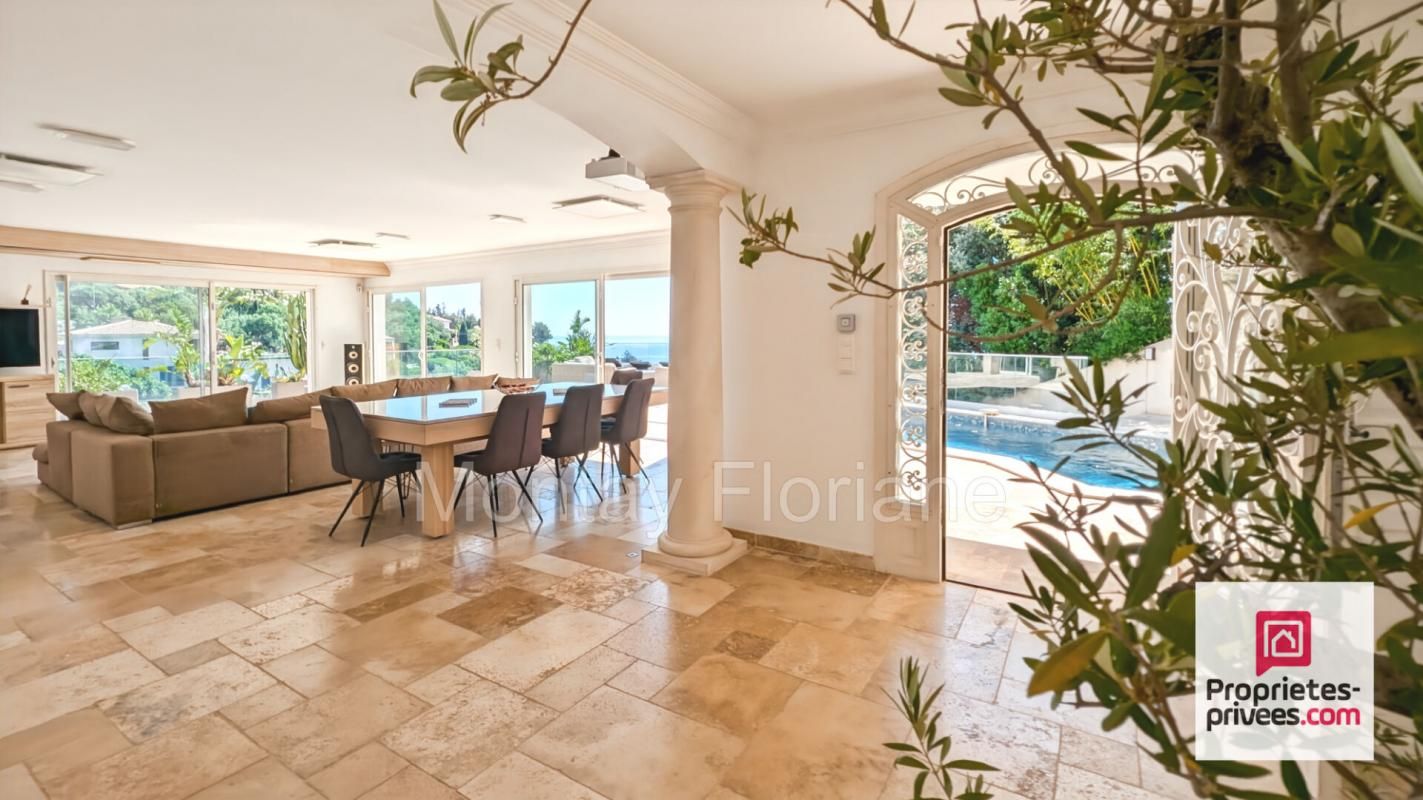 ROQUEBRUNE-SUR-ARGENS Maison Roquebrune Sur Argens 6 pièce(s) 227m2 4