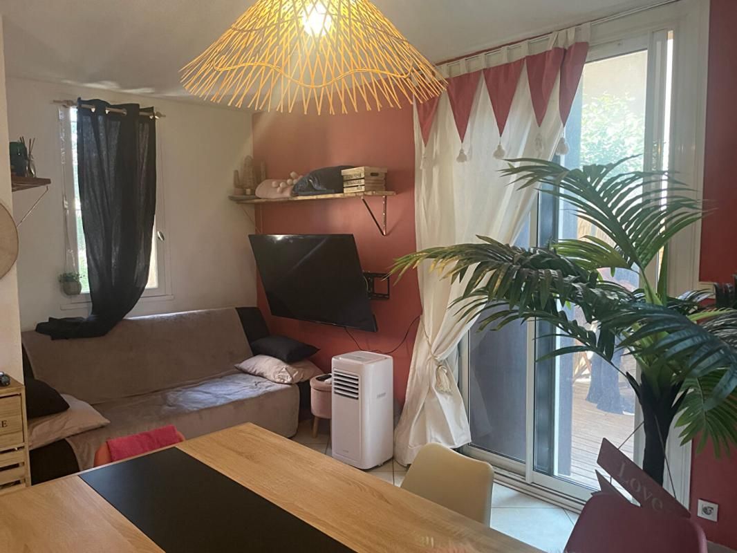 SIX-FOURS-LES-PLAGES Appartement Six Fours Les Plages : 179 000 euros 2