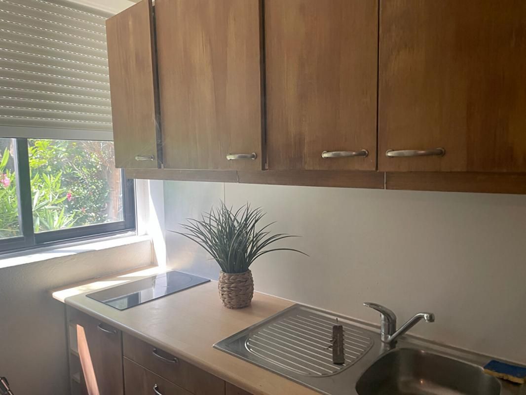 SIX-FOURS-LES-PLAGES Appartement Six Fours Les Plages : 179 000 euros 3