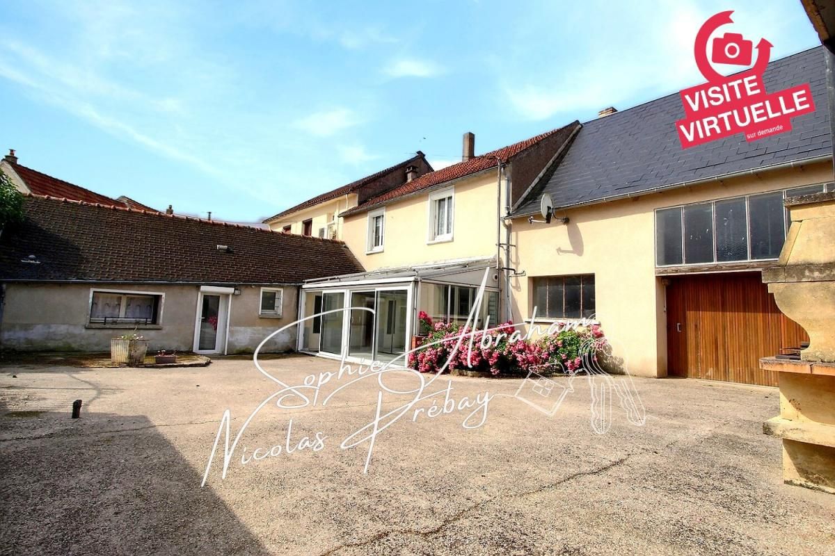ANGERVILLE Maison de 5 pièces avec cour, jardin et dépendances 1