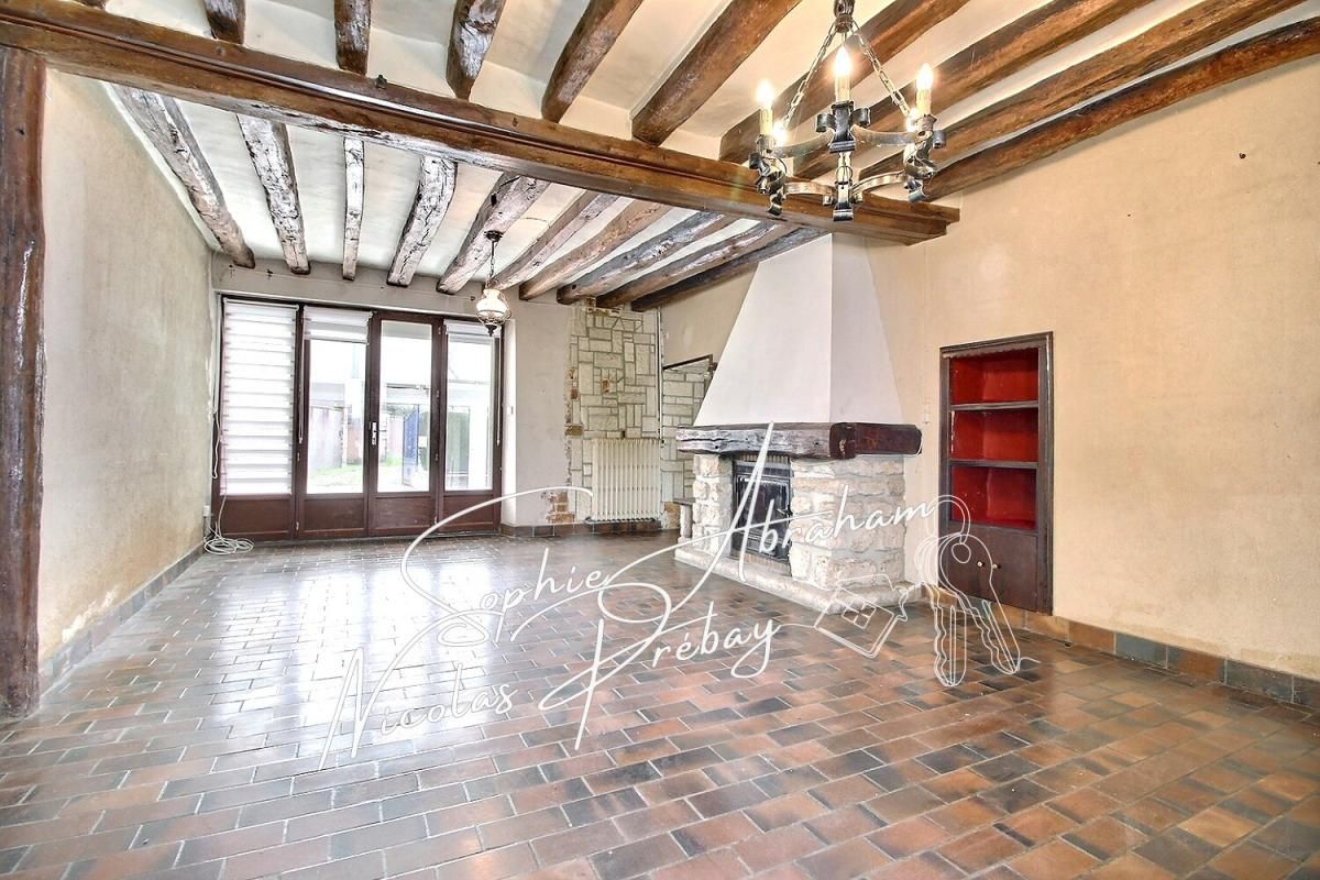 ANGERVILLE Maison de 5 pièces avec cour, jardin et dépendances 4