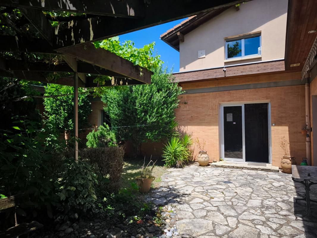MAZAMET MAISON ATYPIQUE 240 m 2 + JARDIN -centre ville de MAZAMET 1