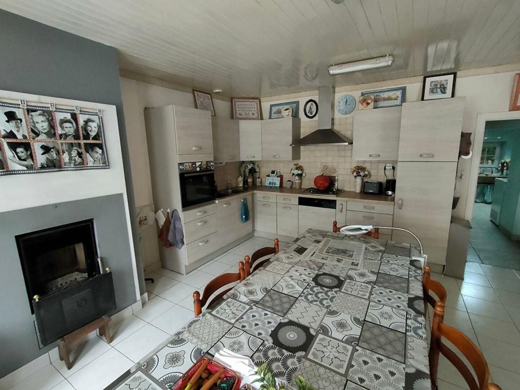 LE PUY SAINT BONNET Maison Le Puy Saint Bonnet 7 pièces 196 m2 3