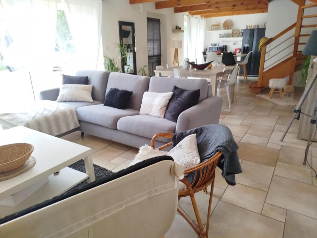NOYAL-PONTIVY Maison en pierre avec 4 chambres 2