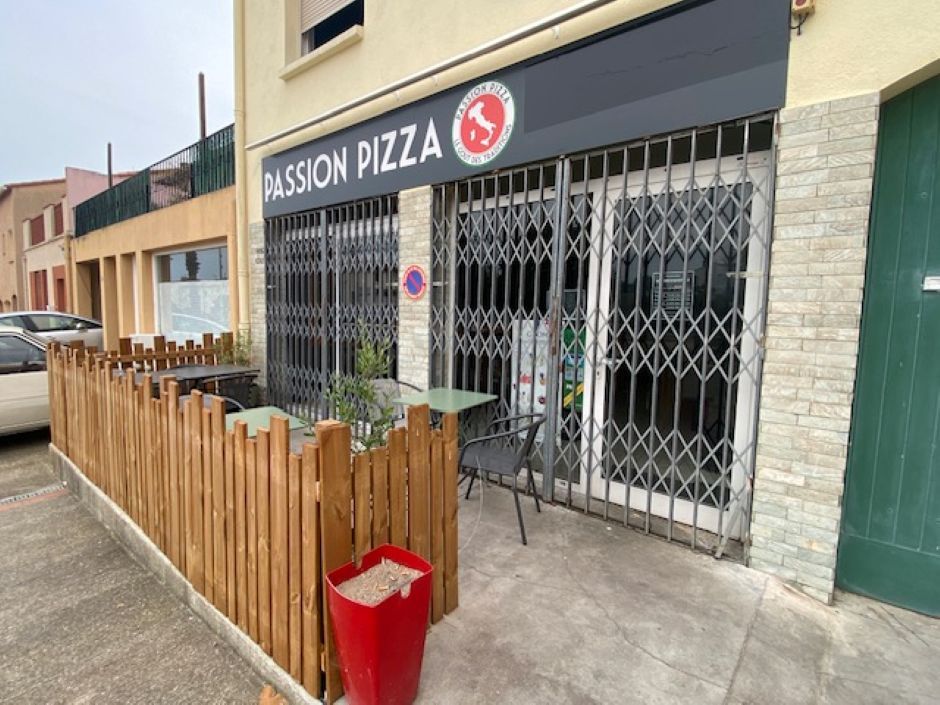 SAINT-CYPRIEN Saint Cyprien Village . Maison de 100m² environ + Local commercial 3