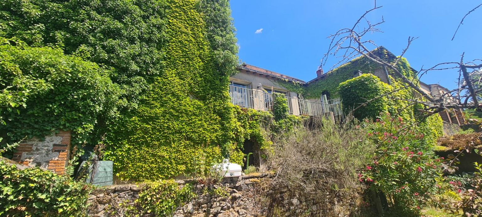CLISSON Maison Clisson 6 P . 130 M² . T 718 M² . 4 Chs . 1 Bureau . Garage double . Dépendances 3