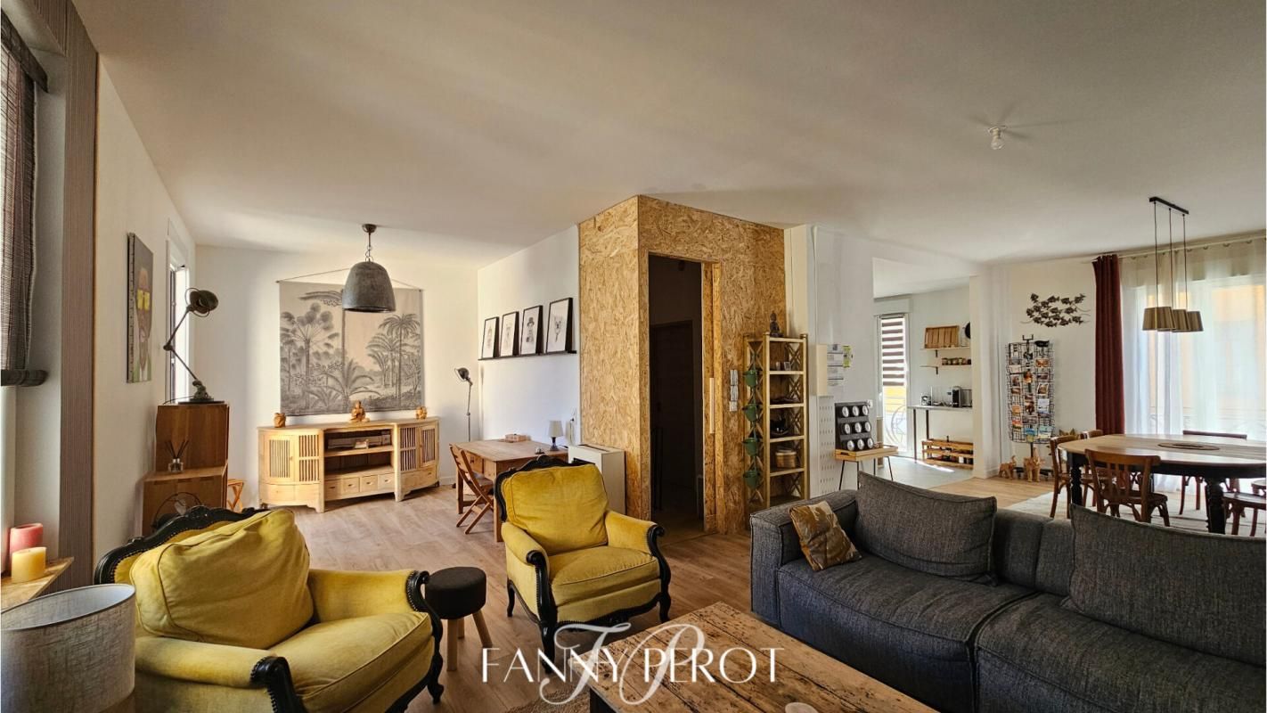Maison 5 pièces avec garage, terrasse et grand espace de stockage de 70m²