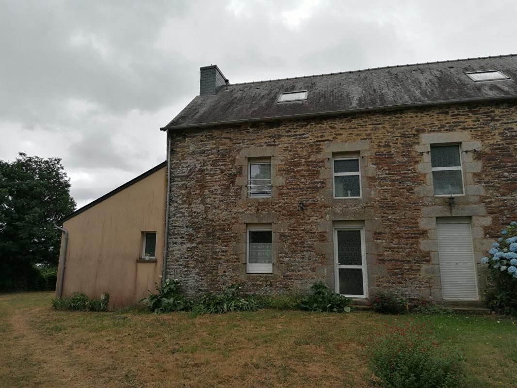 LOYAT Maison  en Pierre Loyat  3 chambres 107 m2 3