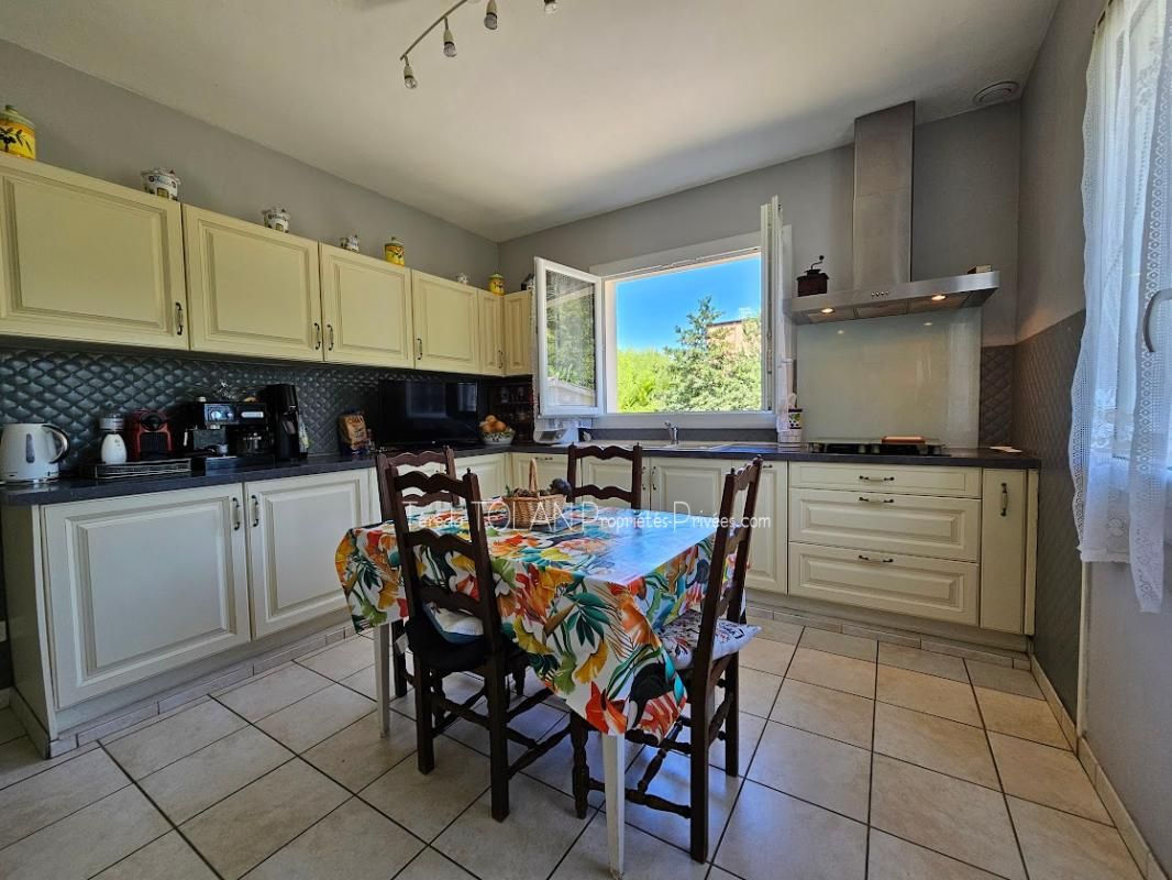 AGEN Maison Agen plain pied 5 pièce(s) 110 m², 4 chambres, sous sol, double garage, hangar, piscine, Jardin 4