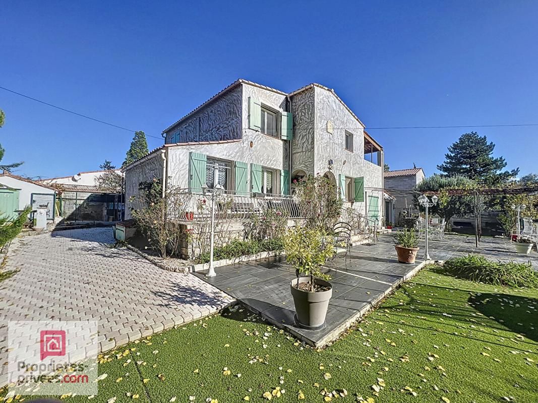 RIANS VILLA 158 m² T4+T3 sur 1225 m² Piscine à pied du village
