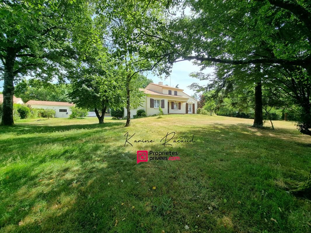 Maison Fougeré 7 pièce(s) 174 m2 , piscine