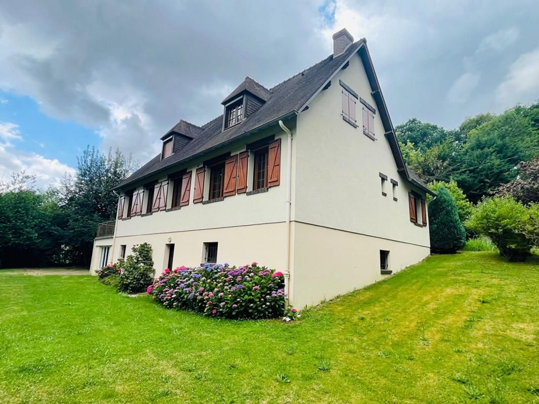 SAINT-PREST Superbe Maison dans résidence boisée St Prest 6 pièce(s) 185 m2, sous-sol total 2