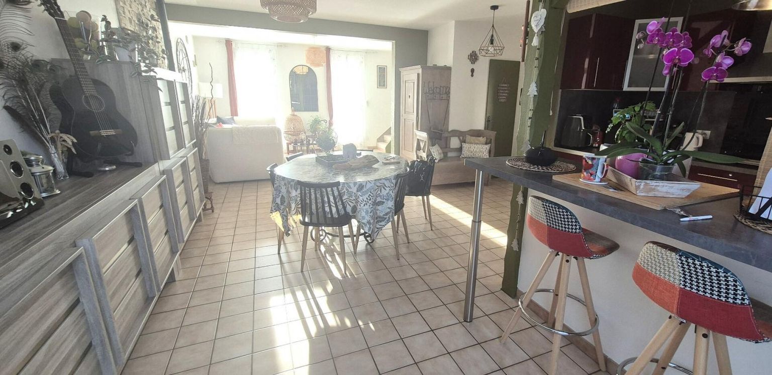 SAINT-DIZIER Belle Maison Individuelle de 116 m² Rénovée avec Goût comprenant une Cour, Bureau, Buanderie, Réserve, Terrasse et un joli Terrain Clos et entretenu de 271 m² 3