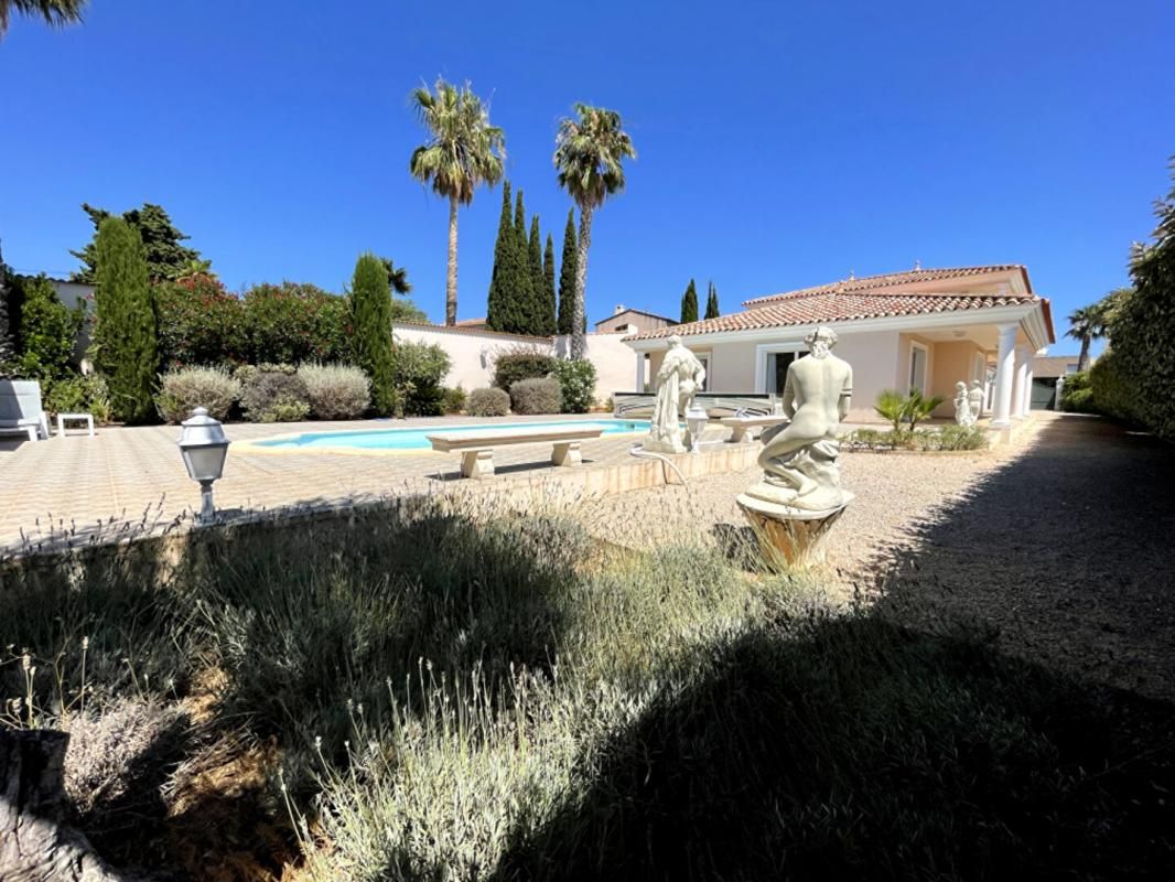 BANDOL Propriété à Bandol avec dépendance 3