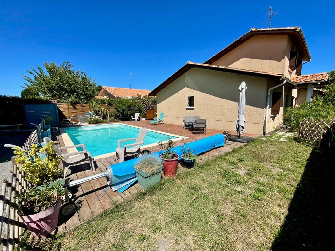 Maison Pessac Magonty 6 pièce(s) 103 m2 + piscine