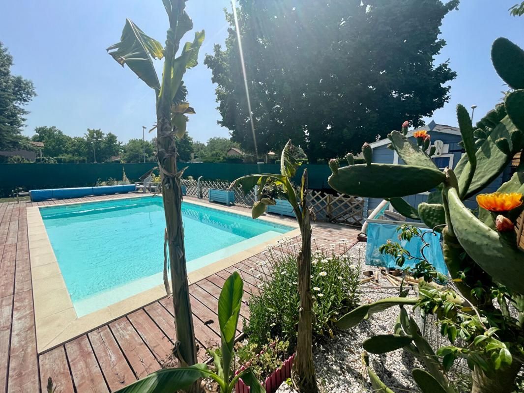 PESSAC Maison Pessac Magonty 6 pièce(s) 103 m2 + piscine 2