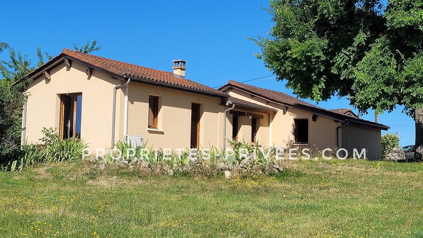 PLAZAC EXCLUSIVITE: A Plazac, ensemble de maisons totalisant 257m2. 6 chambres. 6 salles d'eau. Carport fermé 40 m2.. Jardin de 5000 m2 environ 4