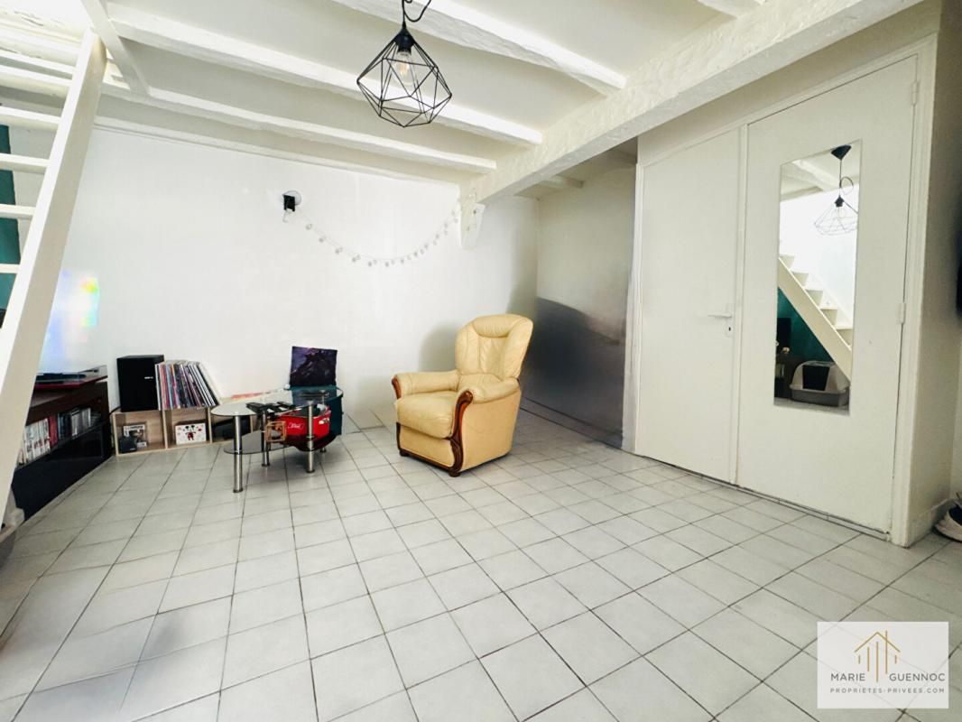 NANTES Studio en duplex hyper centre de Nantes vendu avec cave et locataire en place 4