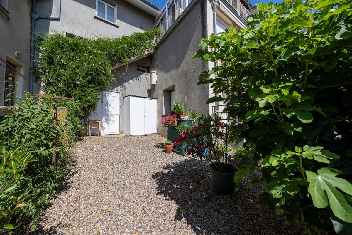 VIOLAY Maison de village avec deux appartements indépendants et jardin 3