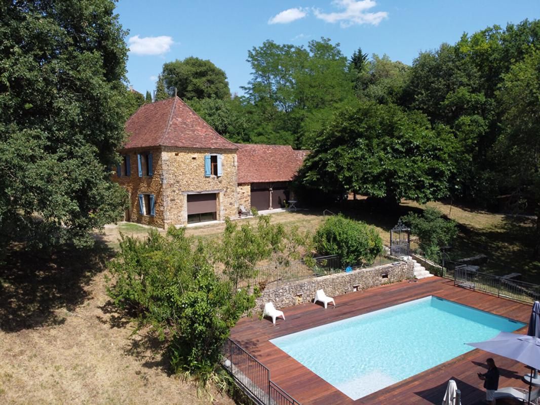 Propriété de charme en pierre avec piscine à 5 mn du Bugue