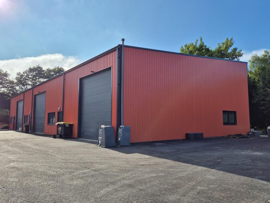 CLEGUER LOCAL ARTISANAL RECENT de 195 m2 au sol dans le Morbihan - (14 km de Lorient - 10 min de Plouay) 2