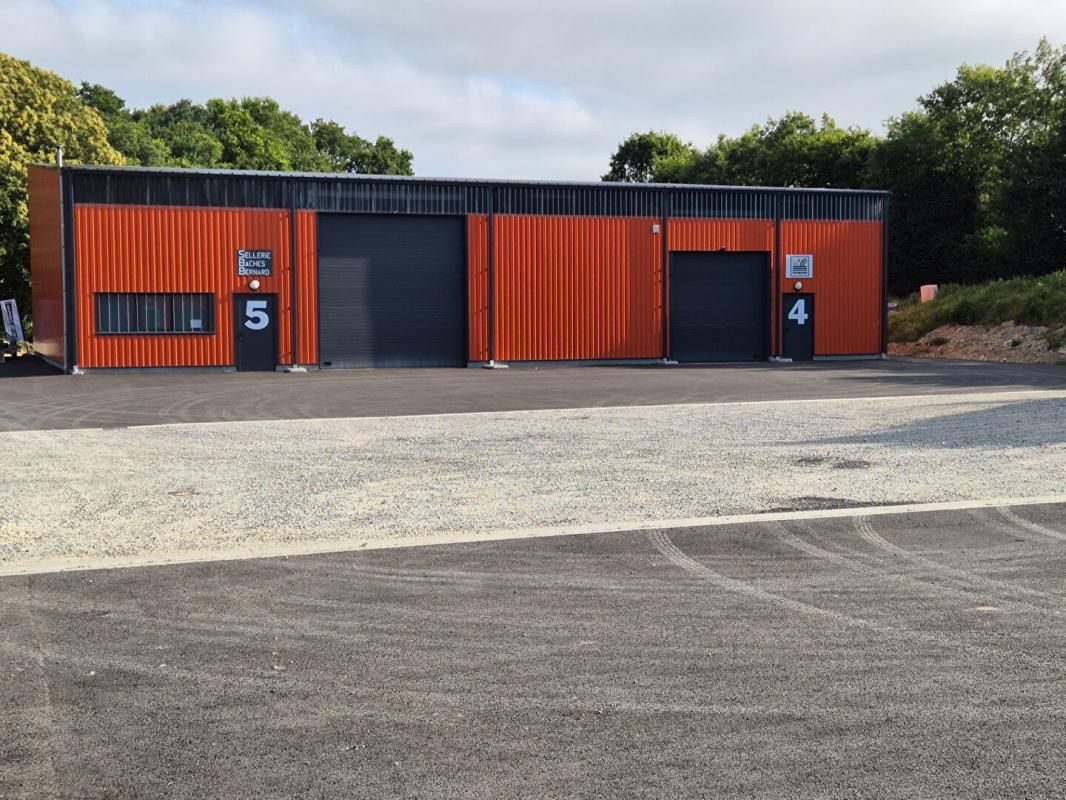 CLEGUER LOCAL ARTISANAL RECENT de 195 m2 au sol dans le Morbihan - (14 km de Lorient - 10 min de Plouay) 3