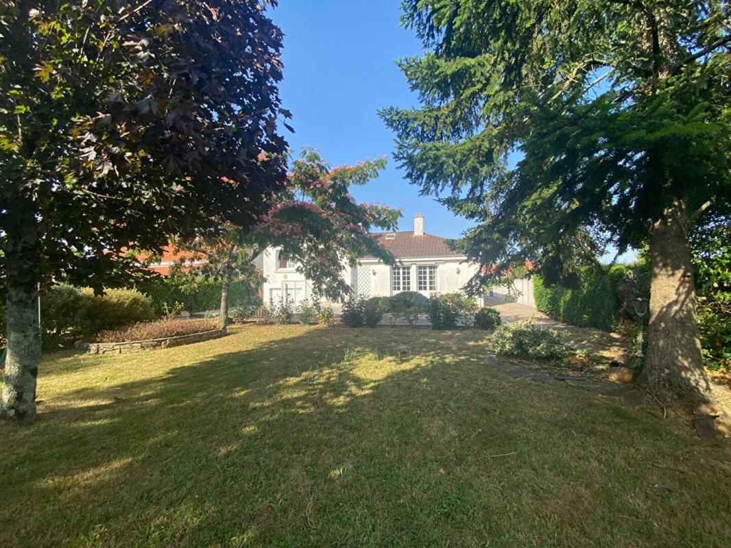 MAISON 4 CHAMBRES  - 6 PIÈCES -130 M²  - 44680 SAINTE PAZANNE - BUDGET  384 800  HAI