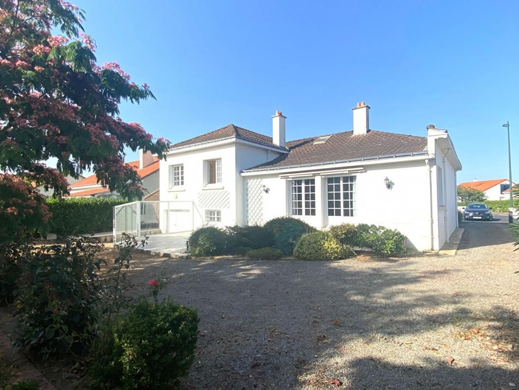 SAINTE-PAZANNE MAISON 4 CHAMBRES - 6 PIÈCES -130 M² - 44680 SAINTE PAZANNE - BUDGET 384 800 HAI 2
