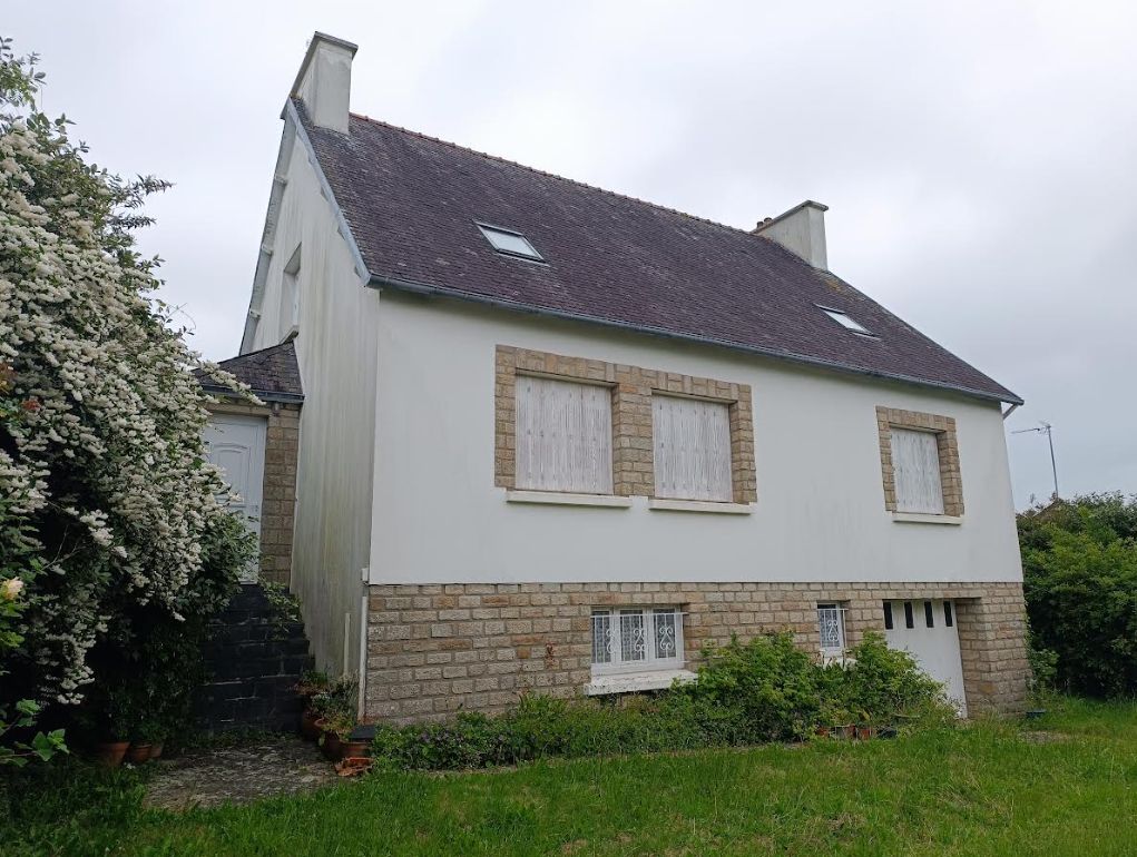 29520 Châteauneuf du Faou maison 4 chambres, bureau avec jardin, sous sol complet
