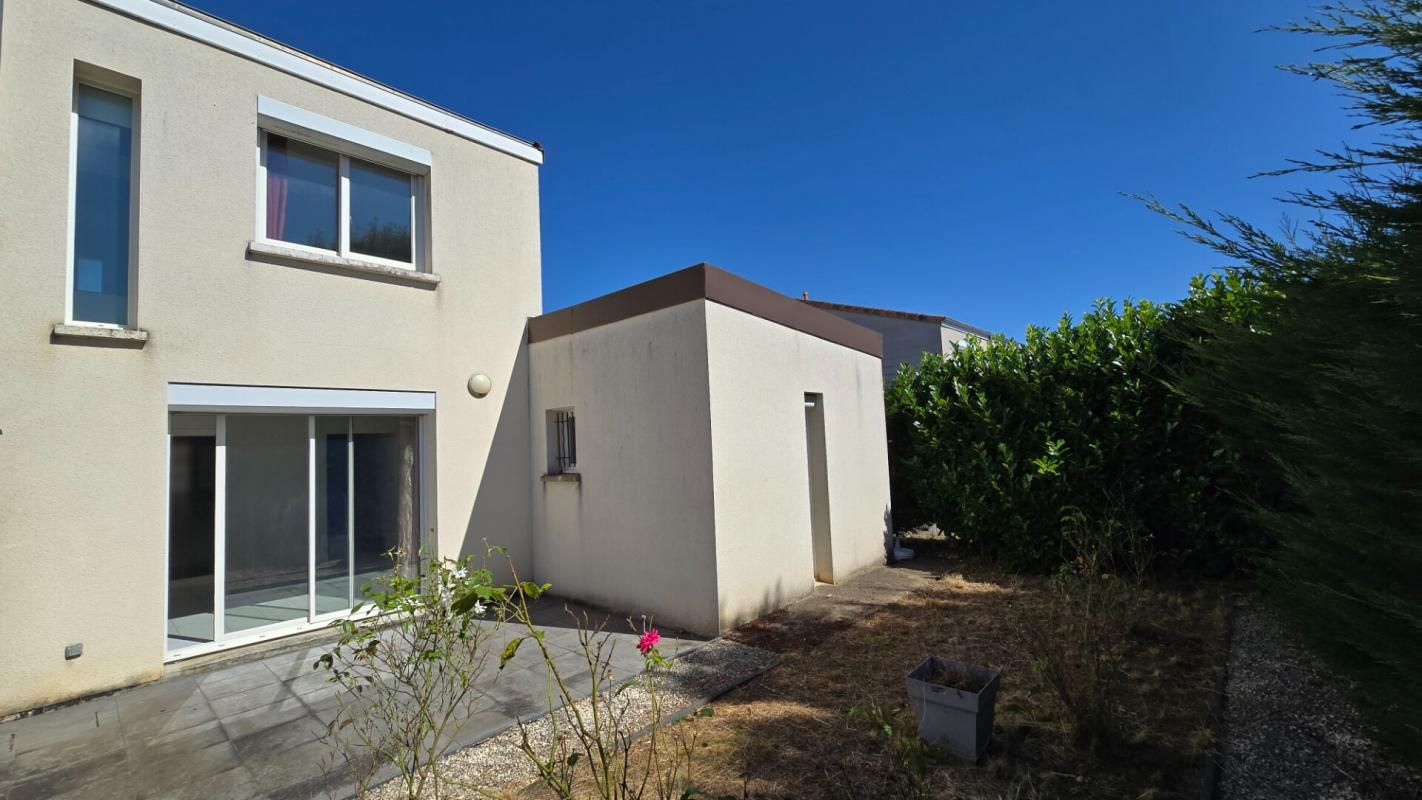 POITIERS Maison Poitiers 4 pièce(s) avec garage sur 186 m2 de terrain 1