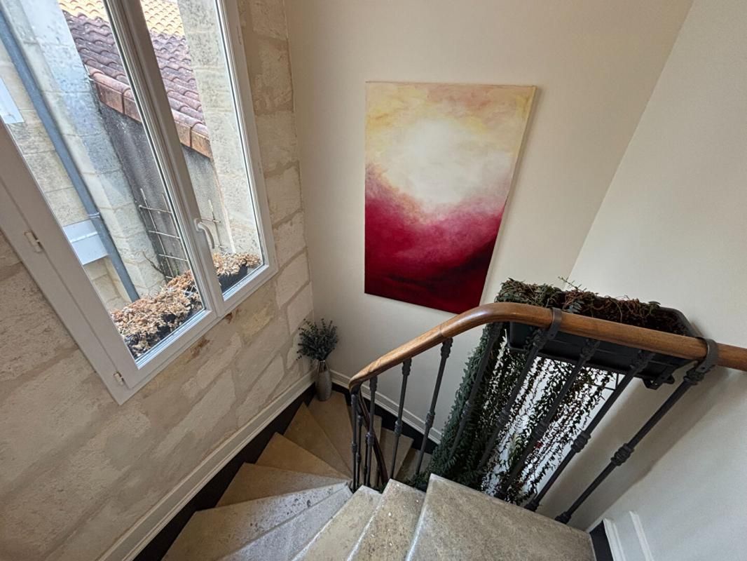 BORDEAUX Maison en pierre dans rue calme St Genès 4