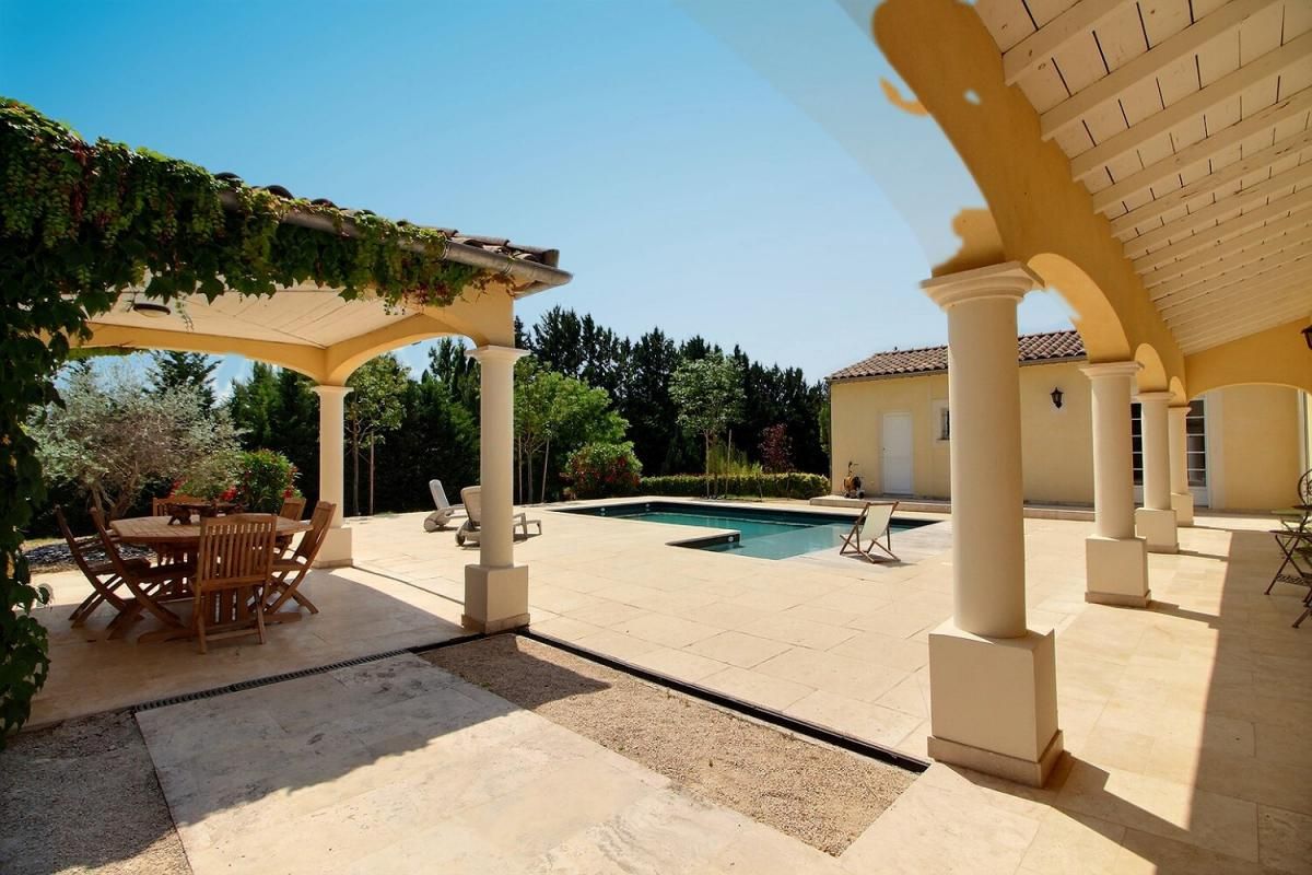 L'ISLE-SUR-LA-SORGUE Villa Contemporaine L'Isle Sur La Sorgue 7 pièces 198 m² - 1 089 000 Euros - 4