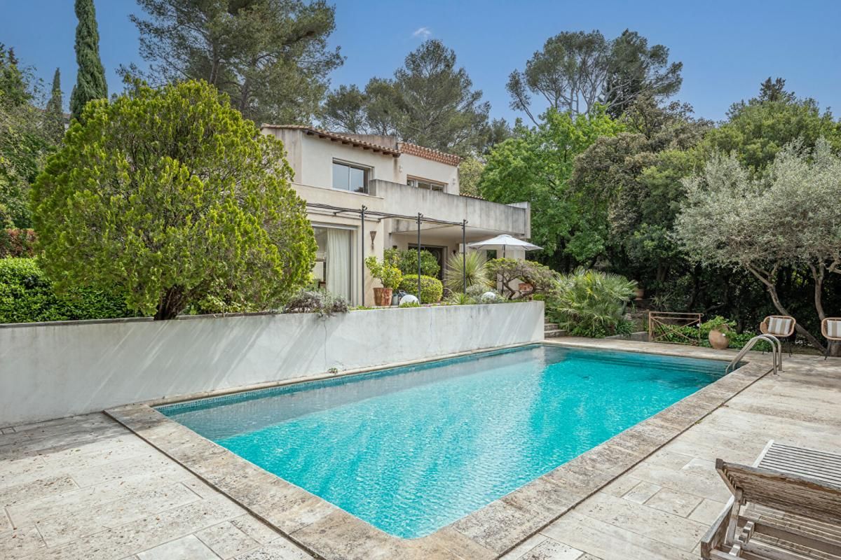 NIMES Villa d'Architecte de 182 m2 avec Piscine et Jardin Paysager ( Trambus immédiat) 3