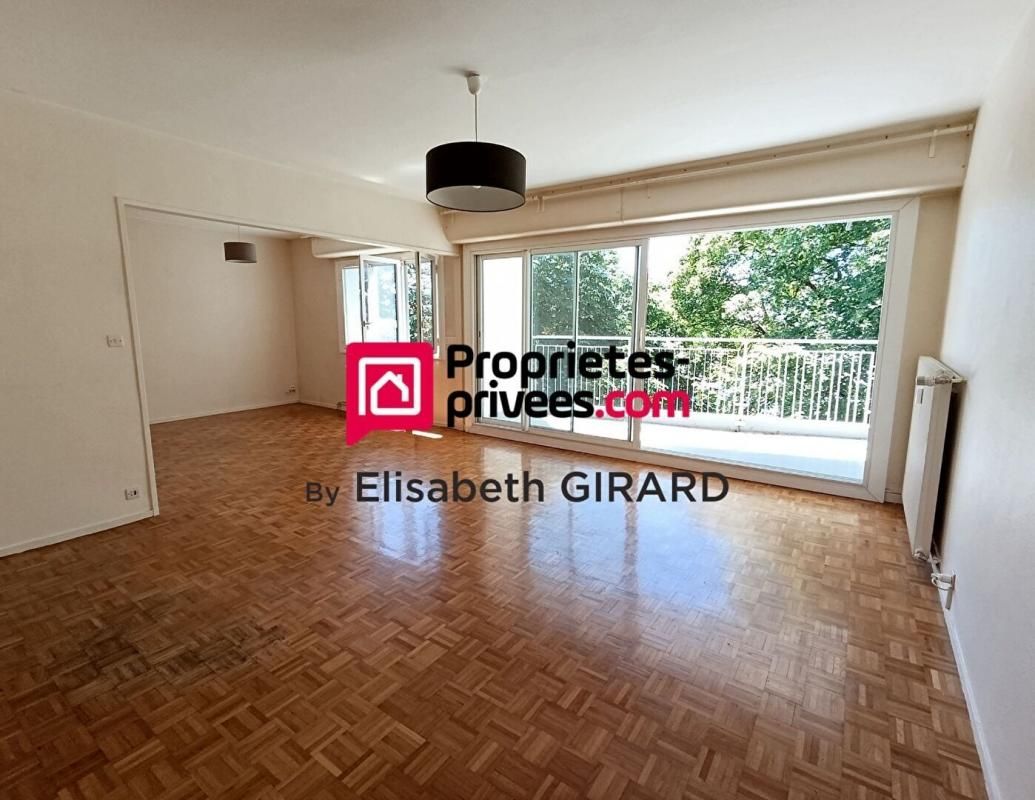 BESANCON BESANCON-Secteur Viotte. Bel appartement 4 pièces 83 m2 dans Résidence de standing avec ascenseur, deux grands balcons, Garage et Cave .Quartier très prisé ! 2