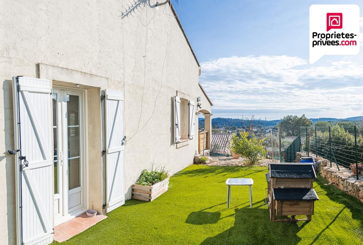 Maison familiale avec piscine, 5 chambres, vue dégagée 495 000 euros