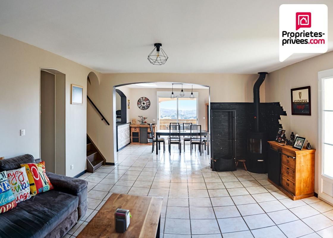 FLASSANS-SUR-ISSOLE Maison familiale avec piscine, 5 chambres, vue dégagée 495 000 euros 4