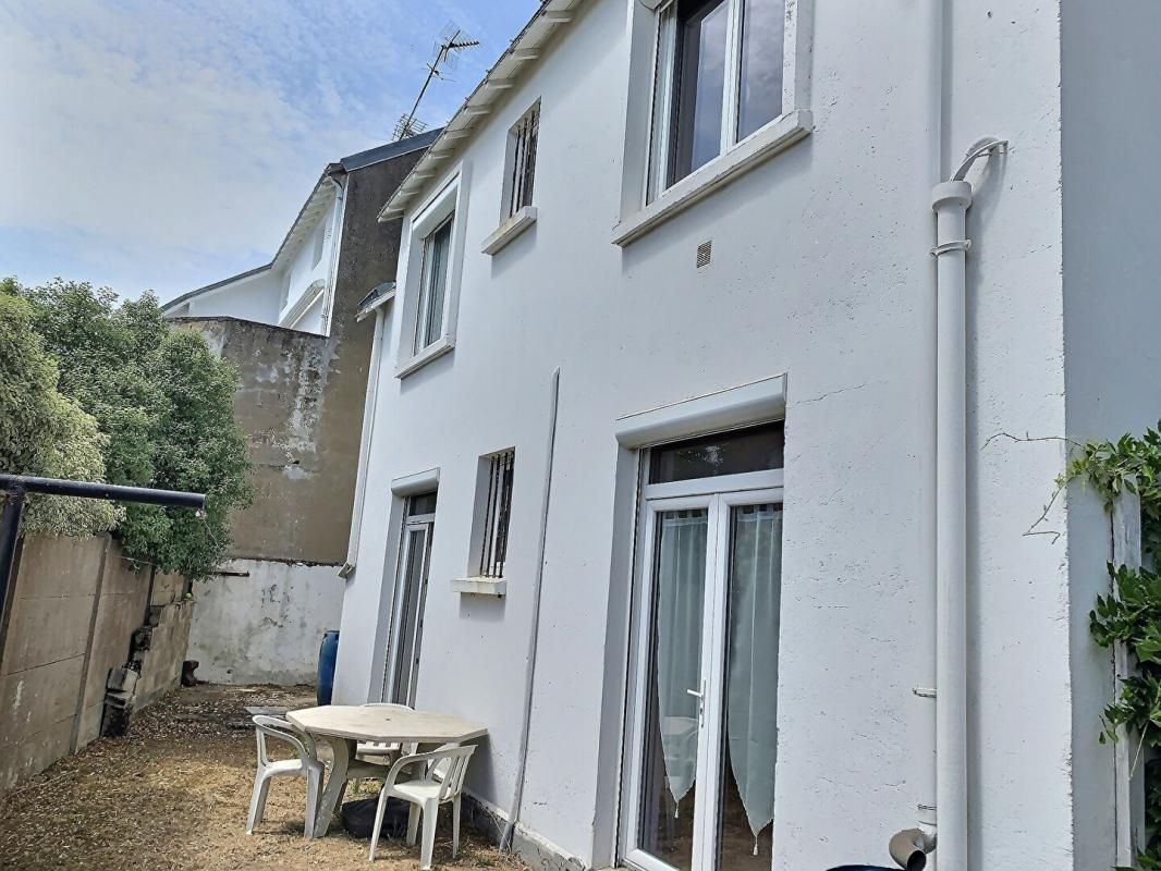 PORNICHET 200 M PLAGE - A RENOVER - Beau potentiel pour maison actuellement divisée en 2 appartements à rénover 4