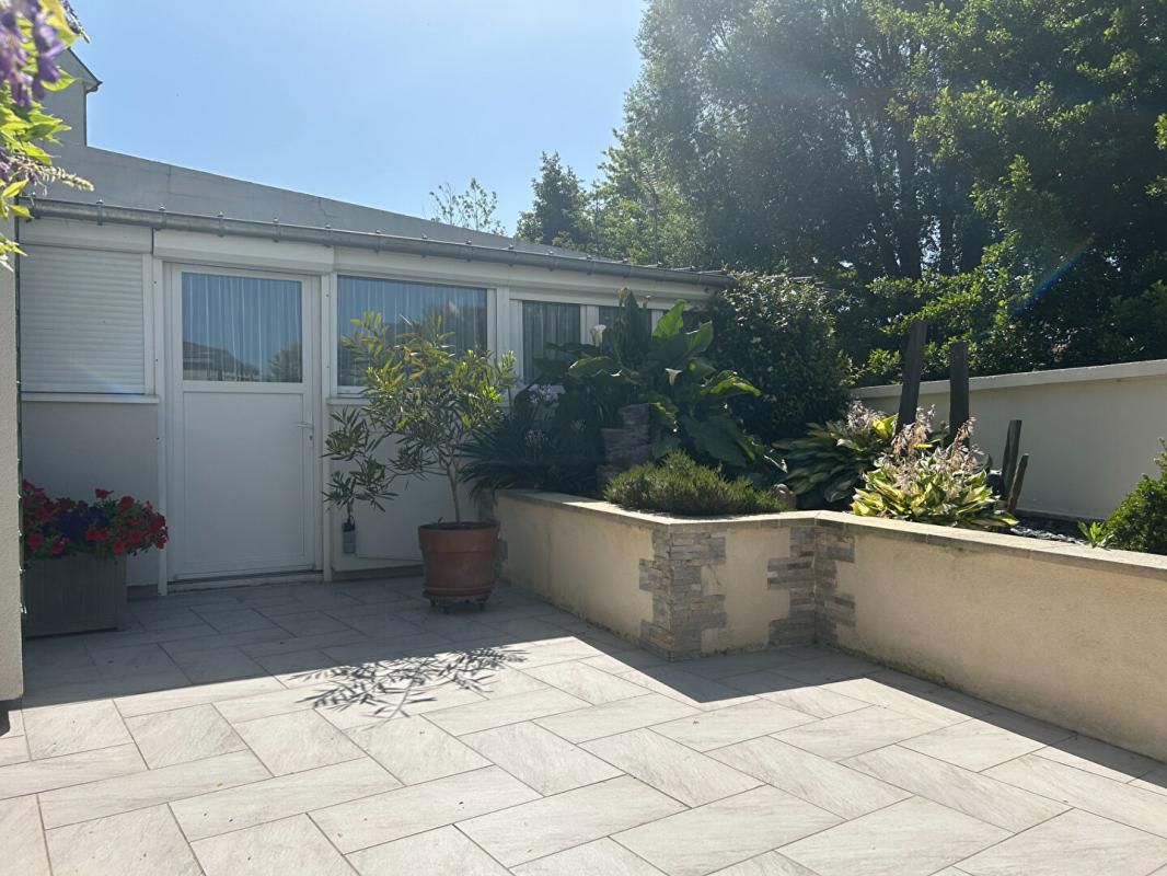 LISIEUX 14100 Lisieux Appartement avec jardin et garage centre ville 1