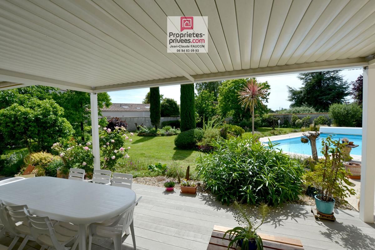 LUCON Maison 7 pièce(s) 186 m2 4