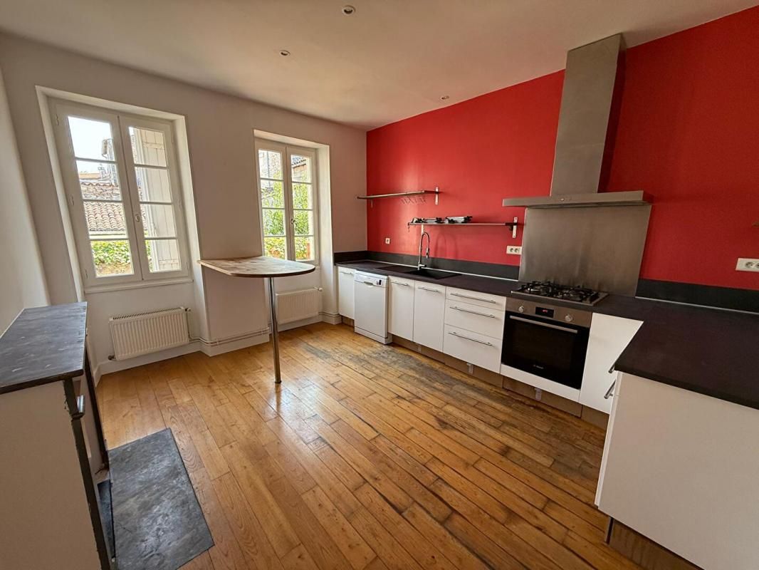 Maison Cognac 4 pièce(s) 148 m2
