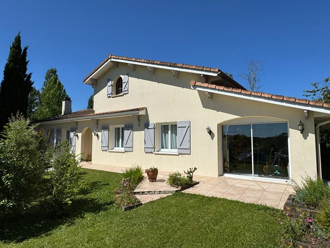 SADIRAC Belle maison traditionnelle 2