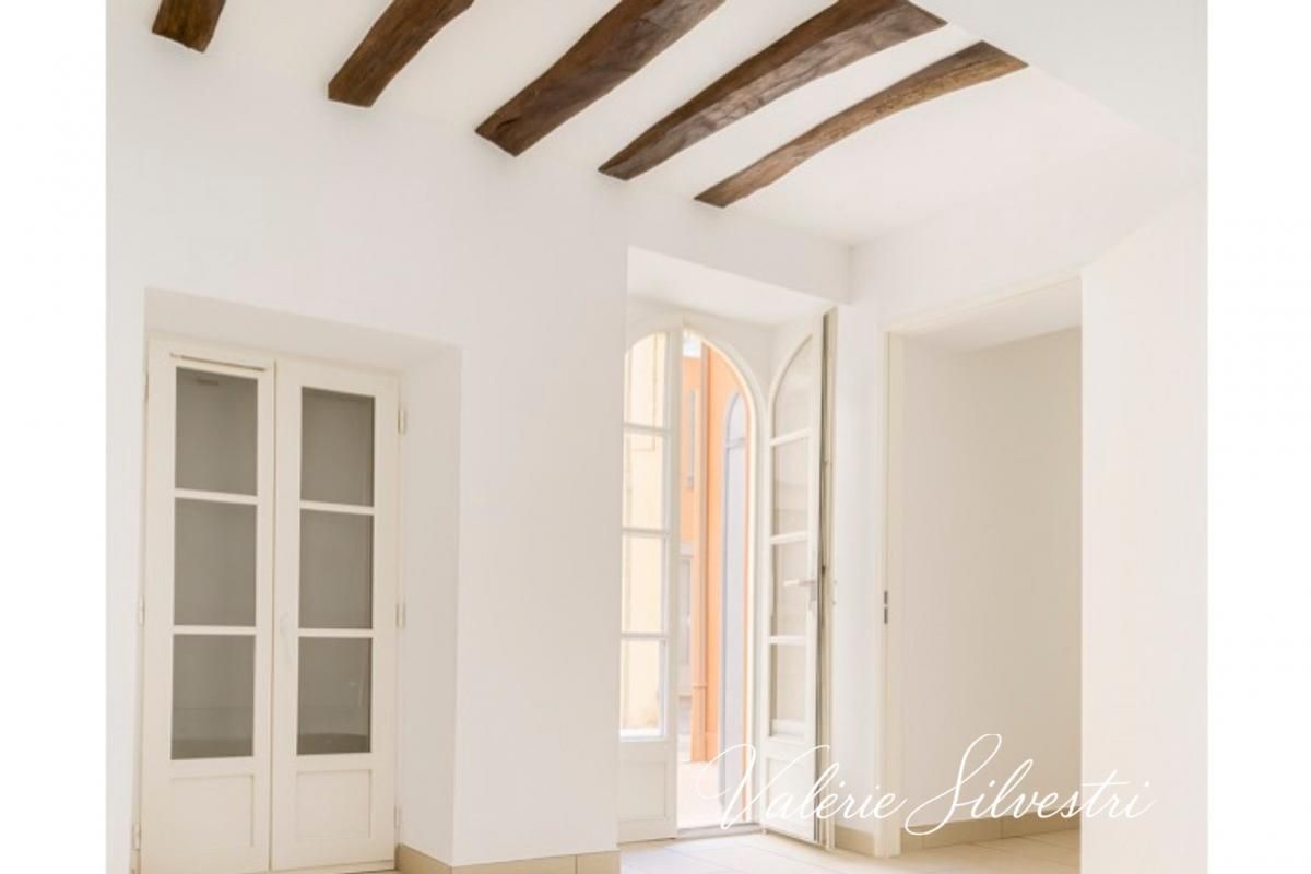 SAINT-MAXIMIN-LA-SAINTE-BAUME Rez-de-chaussée rénové avec 37 m² de caves voûtées ? Saint-Maximin 4