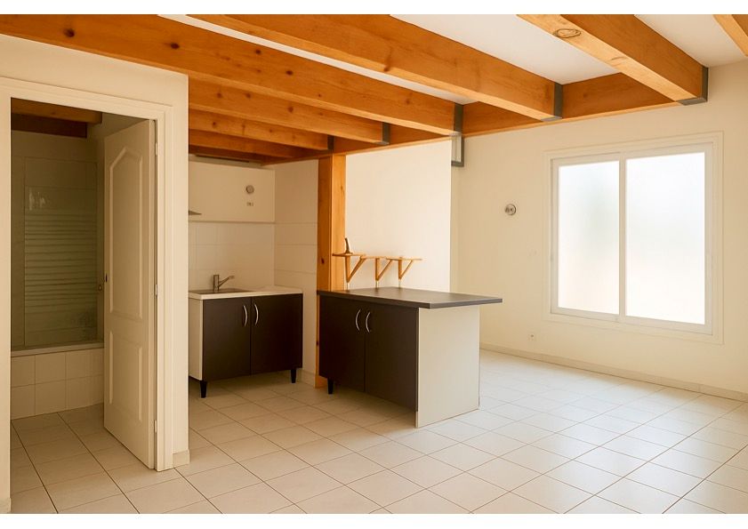 SAINT-MAXIMIN-LA-SAINTE-BAUME Duplex T2 lumineux avec coin bureau - Charme et confort au coeur du vieux village 1