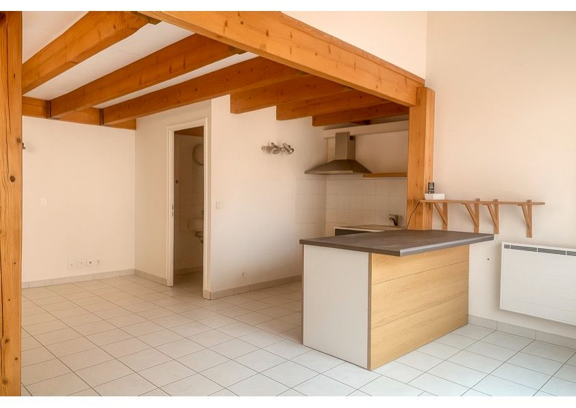 SAINT-MAXIMIN-LA-SAINTE-BAUME Duplex T2 lumineux avec coin bureau - Charme et confort au coeur du vieux village 2
