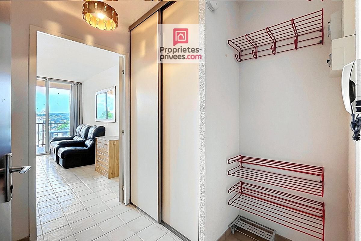 GREOUX-LES-BAINS Studio meublé avec terrasse dans résidence sécurisée 2