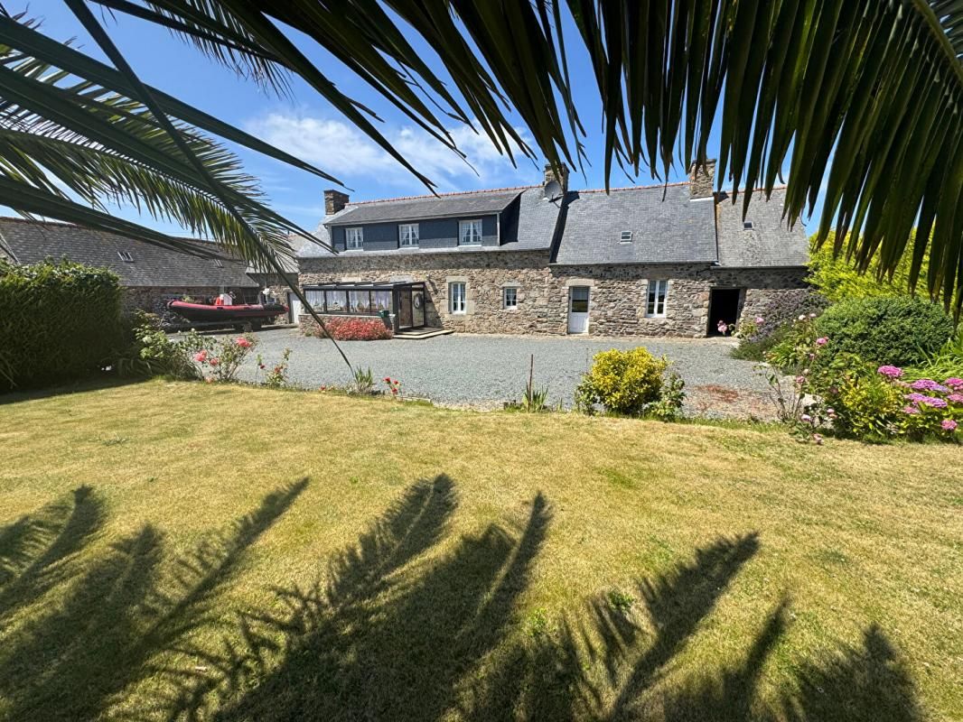 PLEUMEUR-GAUTIER Corps de ferme en pierre à rénover , 1,5 ha de terrain , Pleumeur-Gautier proprietes-privees.com+3 1