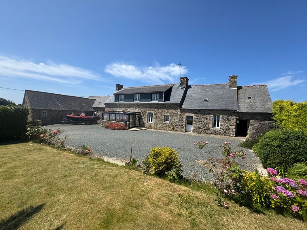 PLEUMEUR-GAUTIER Corps de ferme en pierre à rénover , 1,5 ha de terrain , Pleumeur-Gautier proprietes-privees.com+3 2