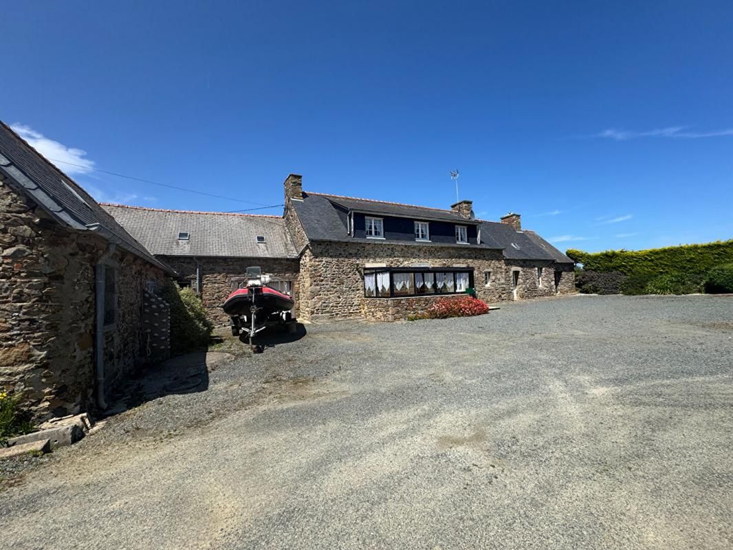 PLEUMEUR-GAUTIER Corps de ferme en pierre à rénover , 1,5 ha de terrain , Pleumeur-Gautier proprietes-privees.com+3 3